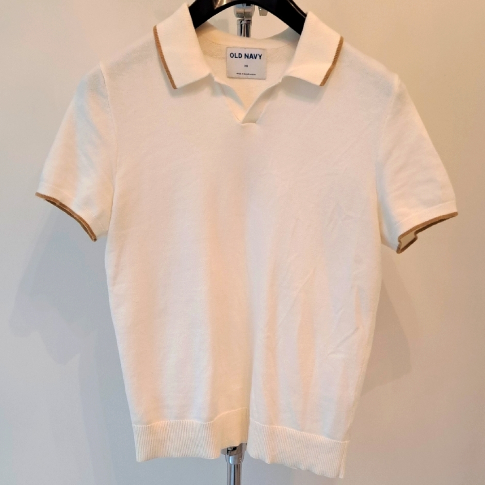 Men's Short Sleeve Cream Collar V- Neck Knit Shirt